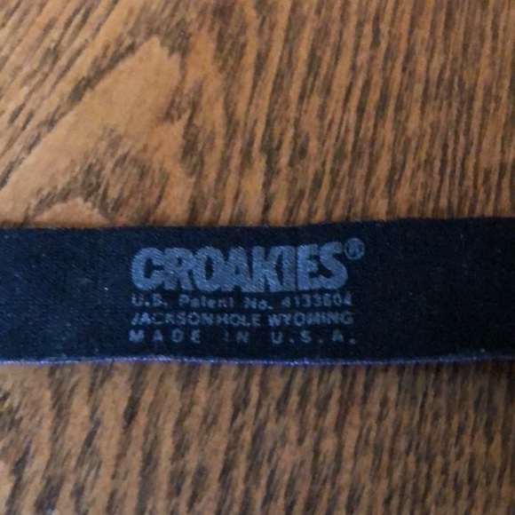 Croakies ~ Vintage 80’s neoprene Sunglasses strap ~ purple w neon sharks - Picture 4 of 8